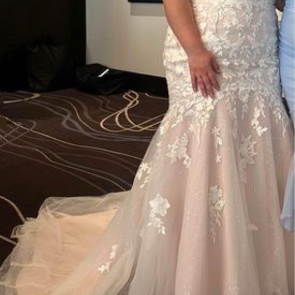 Wedding dress - Picture 3 of 4